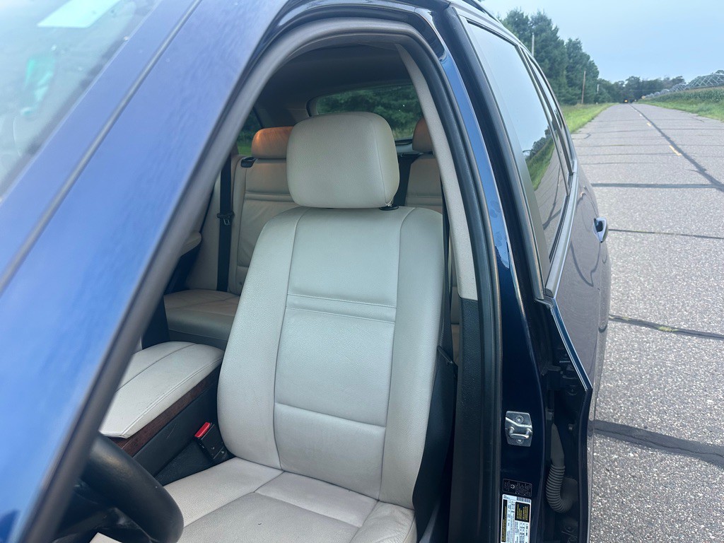 2011 BMW X5 Image 7