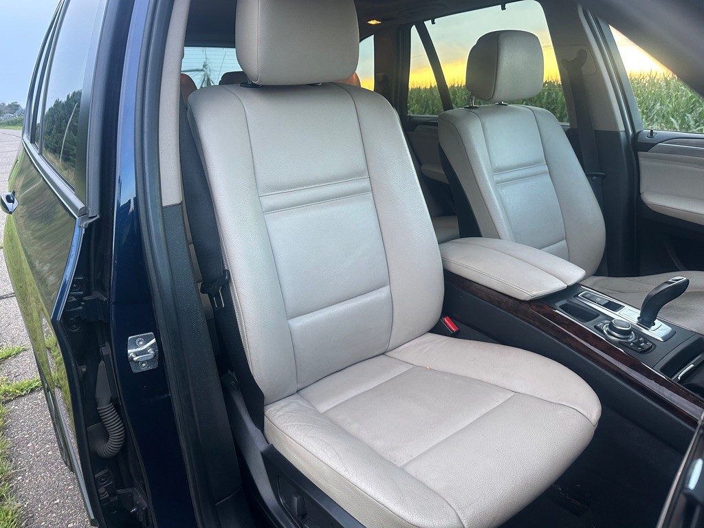 2011 BMW X5 Image 8