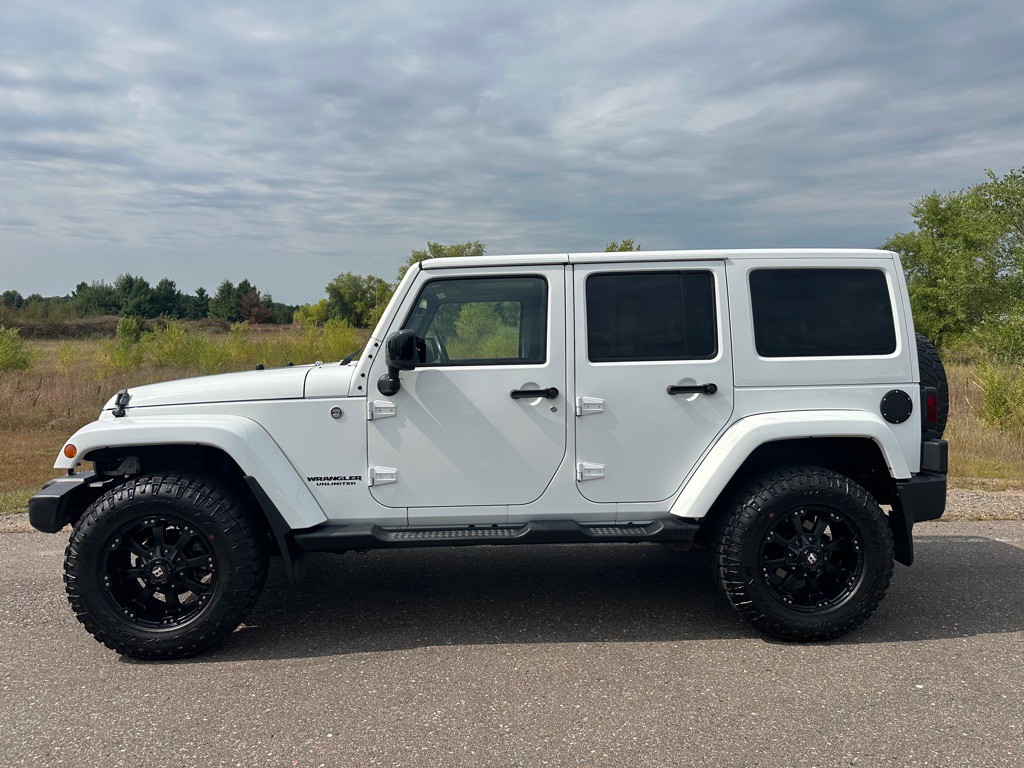 2014 Jeep Wrangler Unlimited Image 2