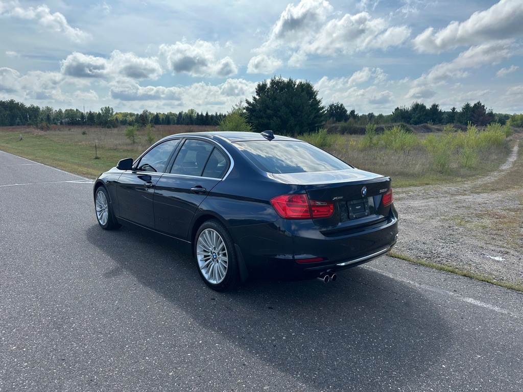 2013 BMW 3 Series Image 3