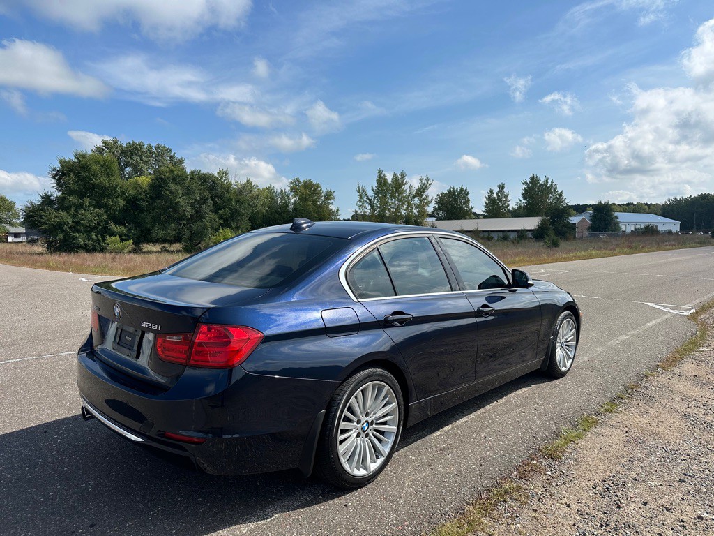 2013 BMW 3 Series Image 4