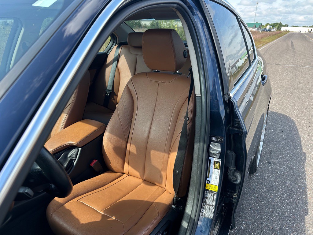 2013 BMW 3 Series Image 7