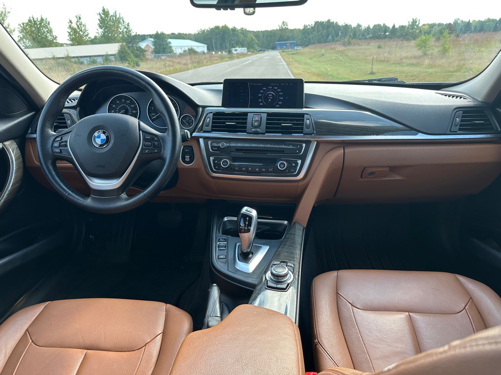2013 BMW 3 Series Image 10