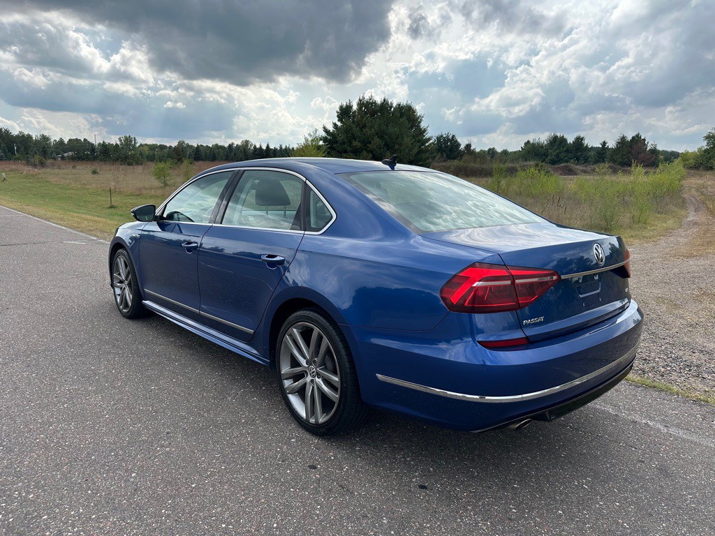 2017 Volkswagen Passat Image 4