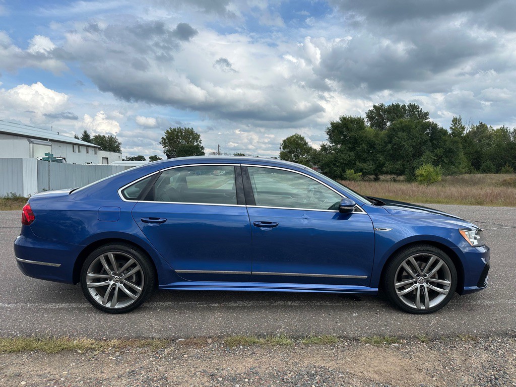 2017 Volkswagen Passat Image 7