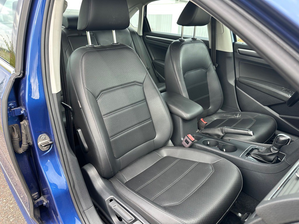 2017 Volkswagen Passat Image 10