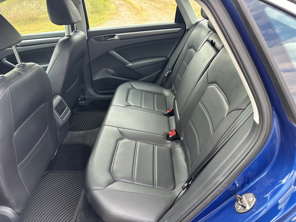 2017 Volkswagen Passat Image 11