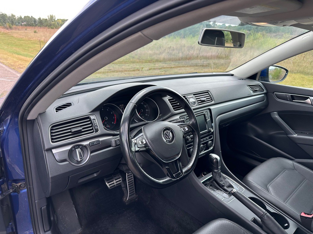 2017 Volkswagen Passat Image 12