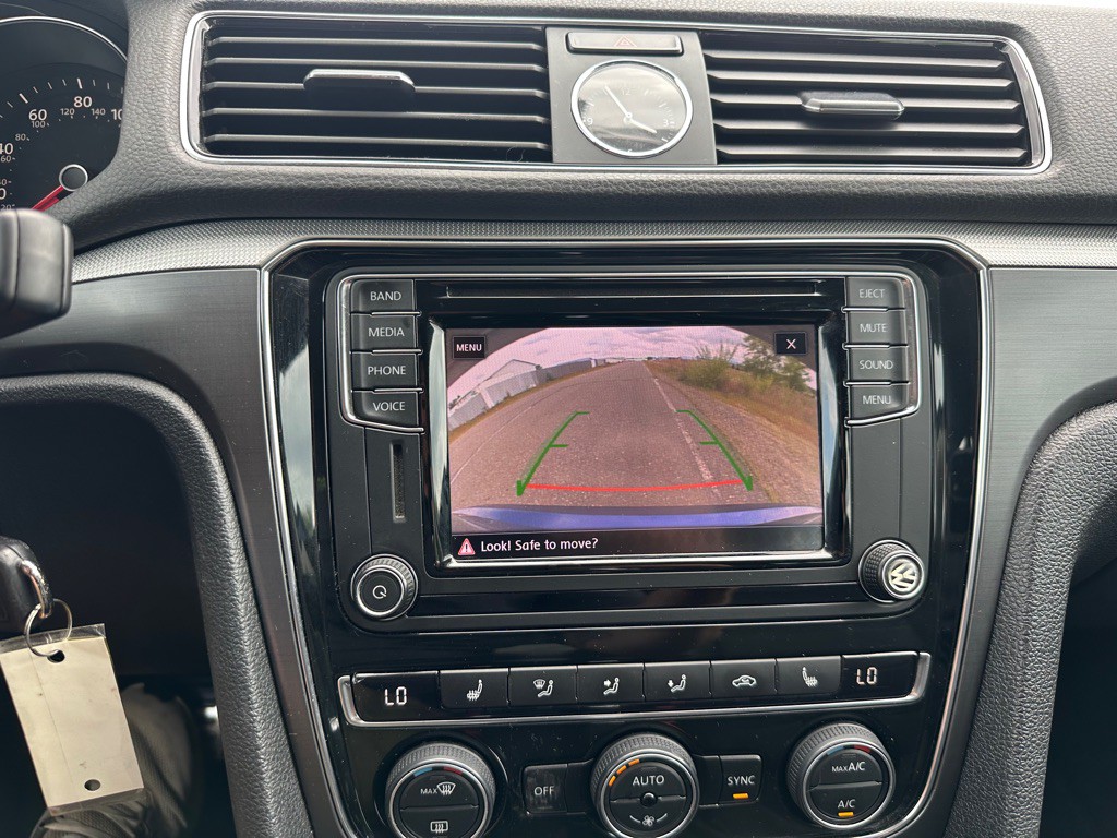 2017 Volkswagen Passat Image 15