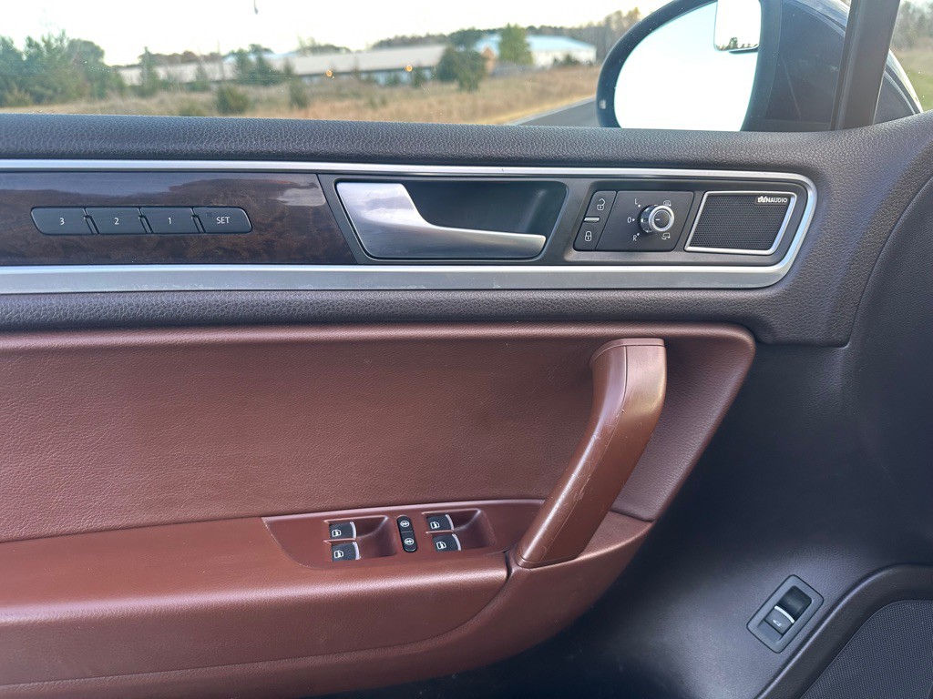 2014 Volkswagen Touareg Image 13