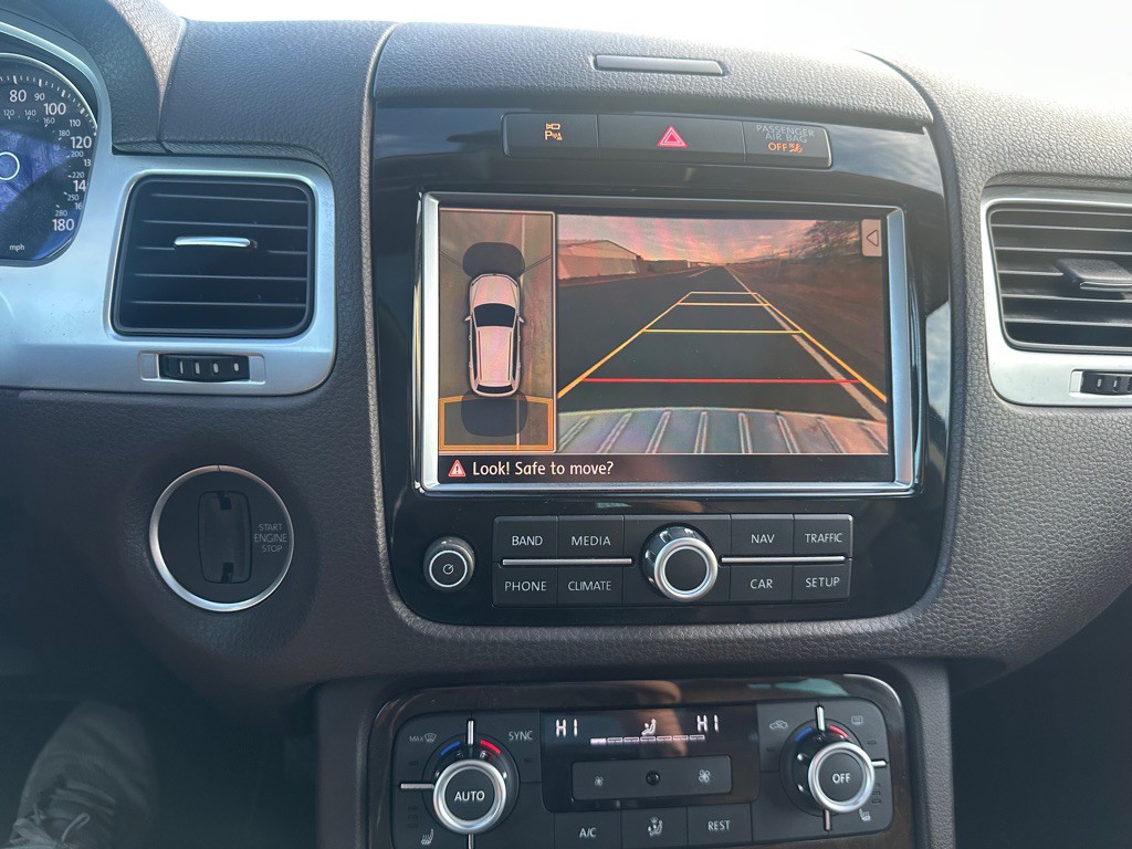 2014 Volkswagen Touareg Image 17