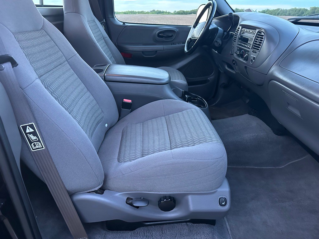 2003 Ford F-150 Image 8