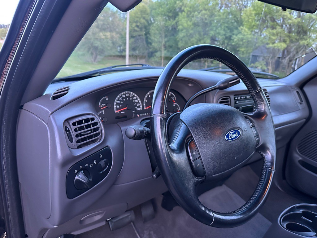 2003 Ford F-150 Image 11