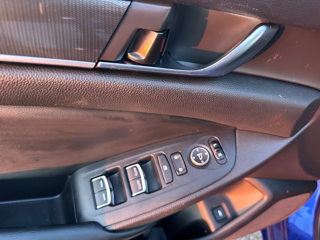 2018 Honda Accord Image 12