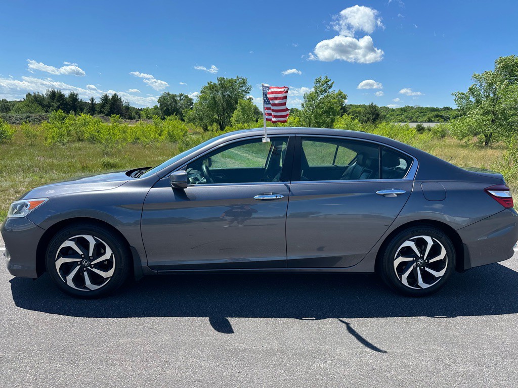2017 Honda Accord Image 2