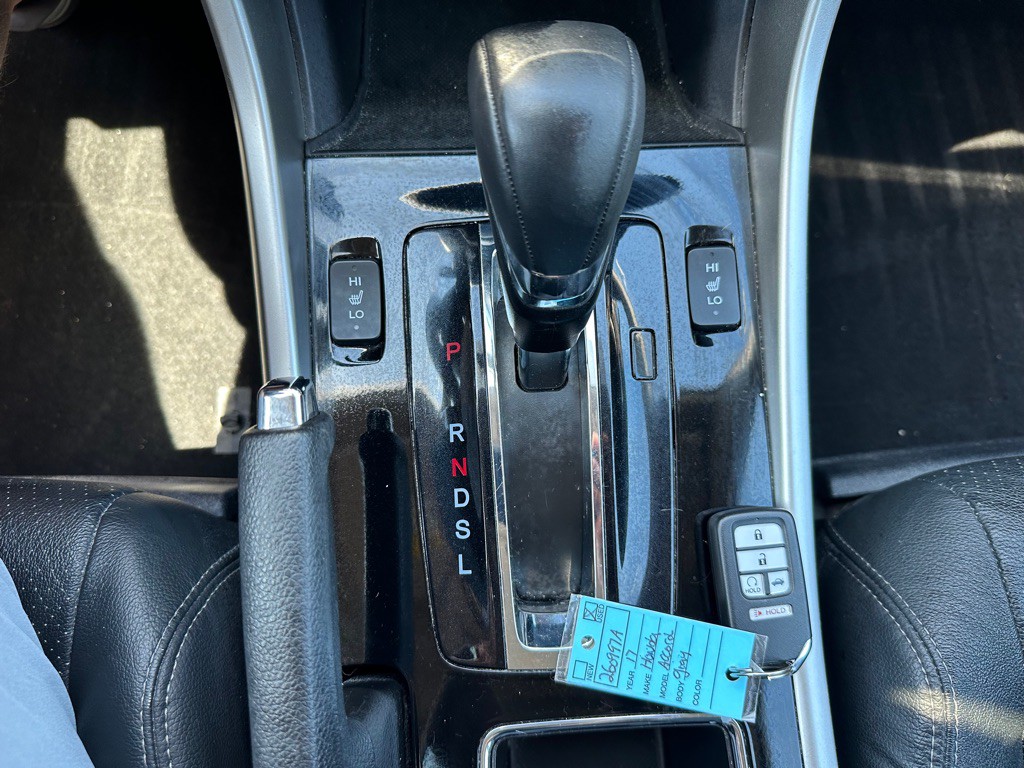 2017 Honda Accord Image 16