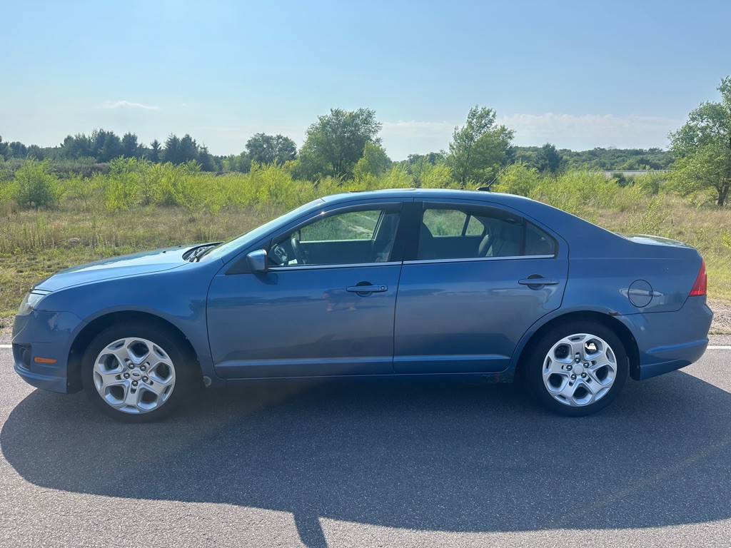 2010 Ford Fusion Image 2