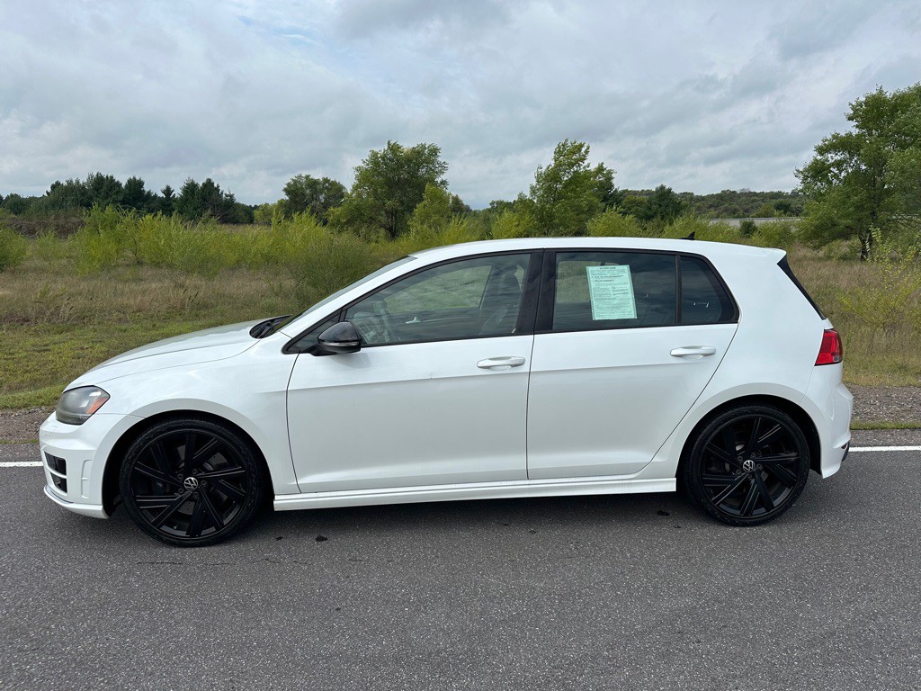 2016 Volkswagen Golf Image 2