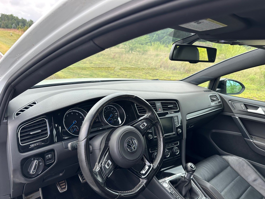 2016 Volkswagen Golf Image 11
