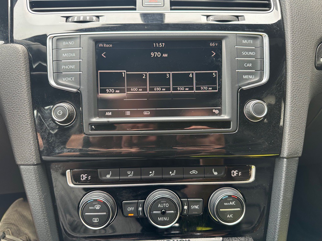 2016 Volkswagen Golf Image 16