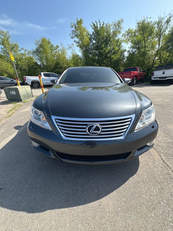 2011 Lexus LS Image 2