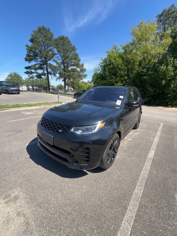 2022 Land Rover Discovery Image 2