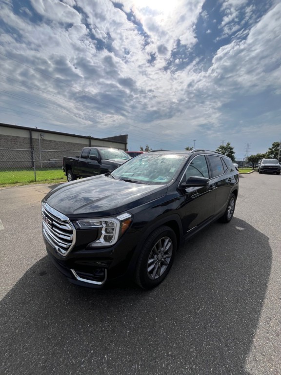 2023 GMC Terrain Image 2