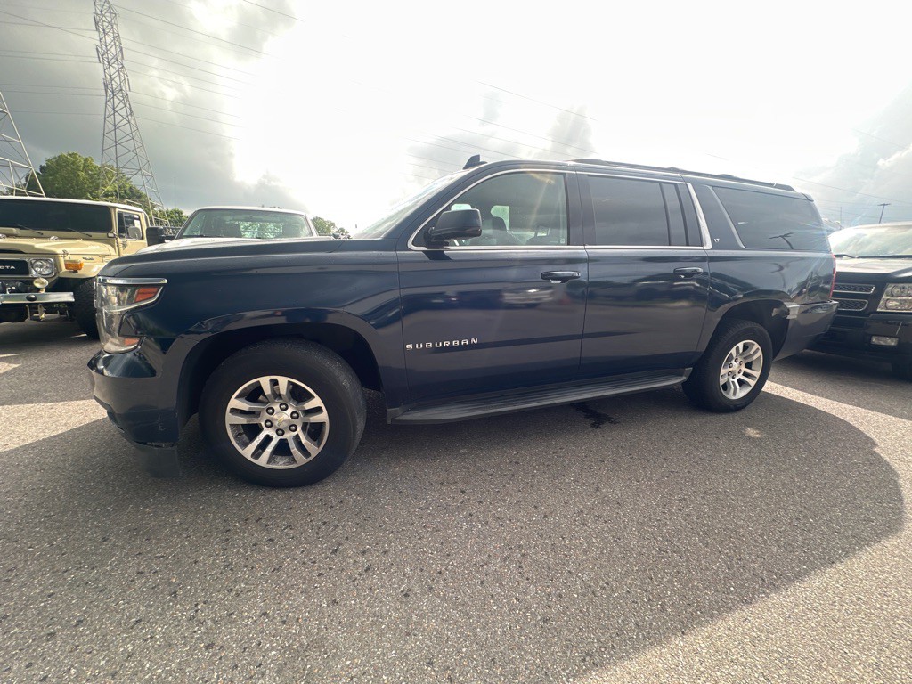 2017 Chevrolet Suburban Image 1
