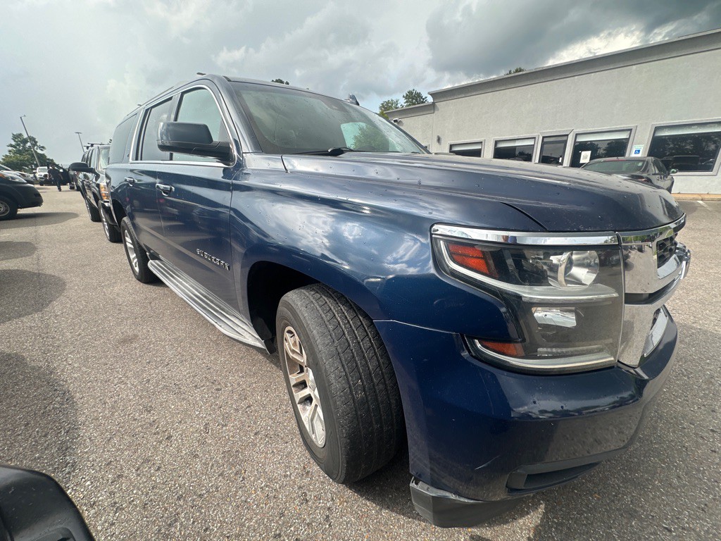 2017 Chevrolet Suburban Image 3