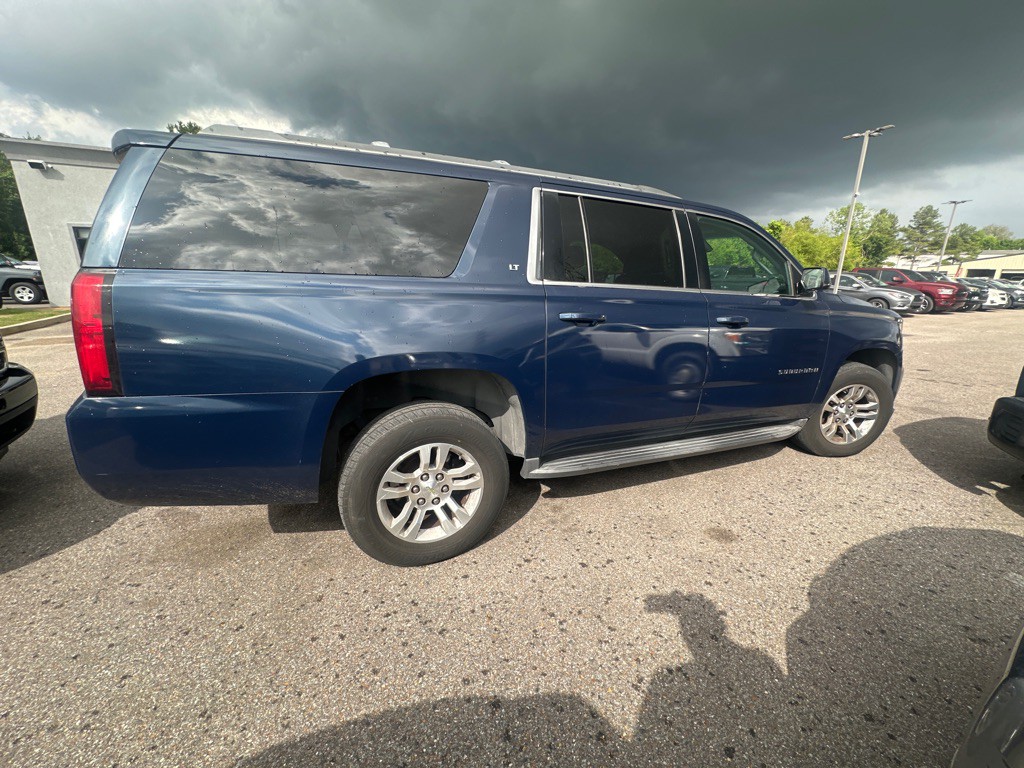 2017 Chevrolet Suburban Image 4