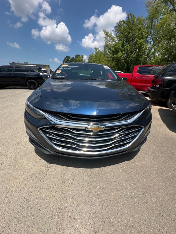 2022 Chevrolet Malibu Image 2