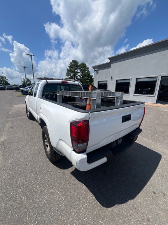 2018 Toyota Tacoma Image 3