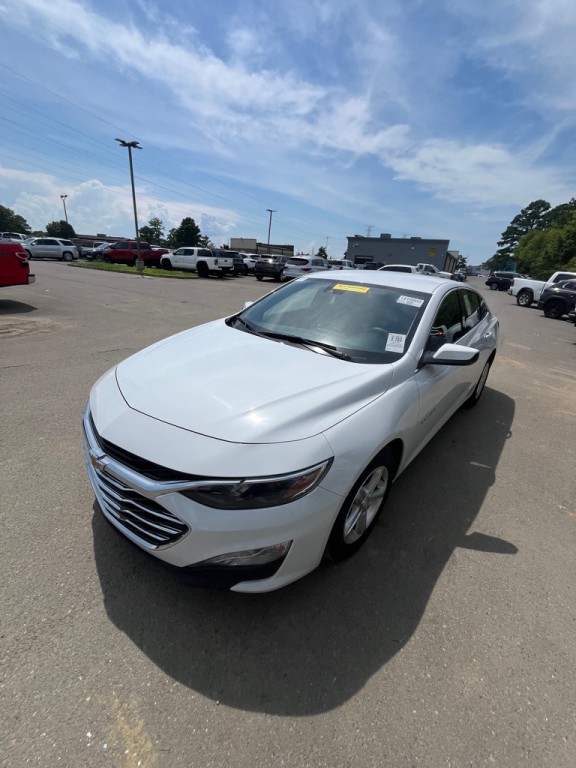 2023 Chevrolet Malibu Image 2