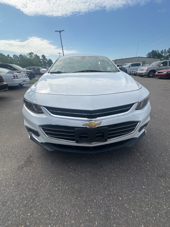 2018 Chevrolet Malibu Image 2