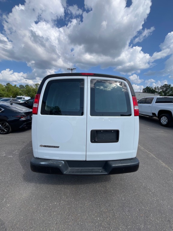2019 Chevrolet Express Image 4