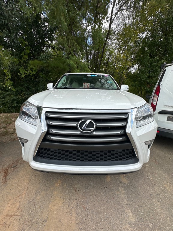 2019 Lexus GX Image 2