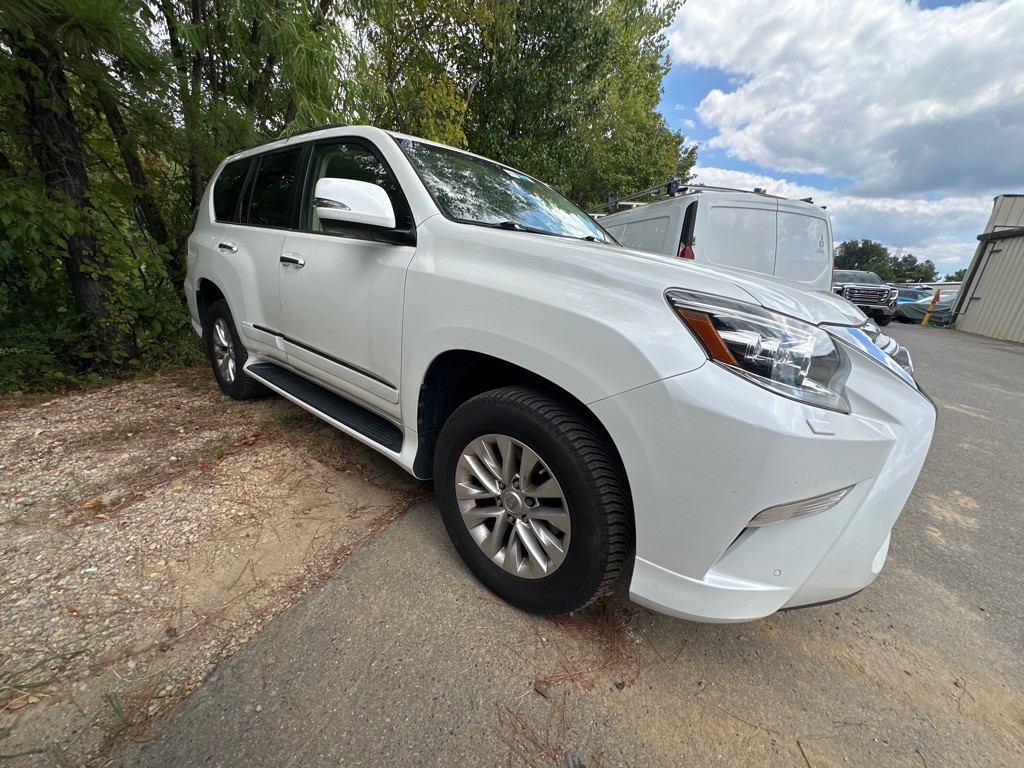 2019 Lexus GX Image 3