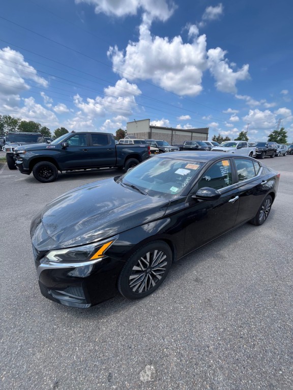 2023 Nissan Altima Image 2