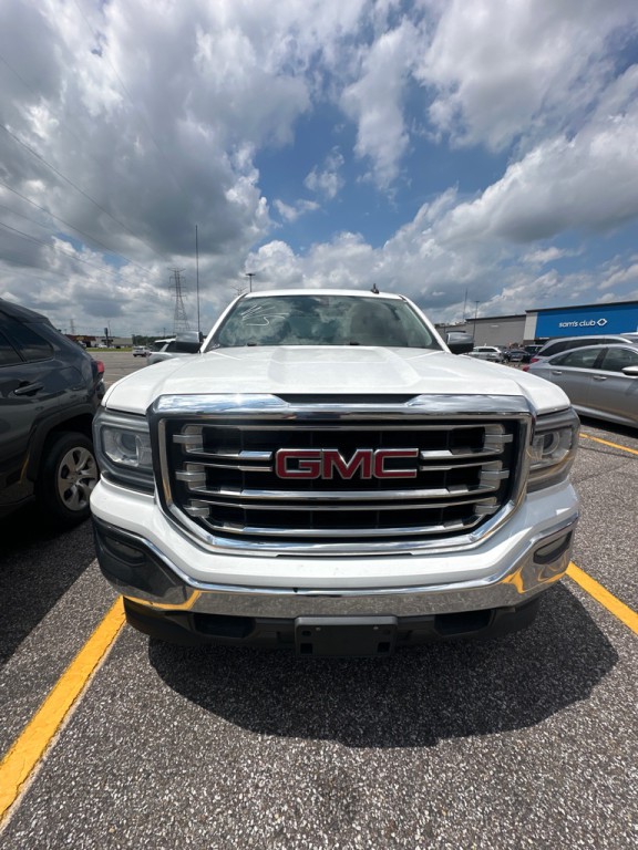 2017 GMC Sierra Image 2