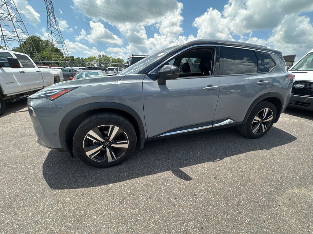 2022 Nissan Rogue Image 1