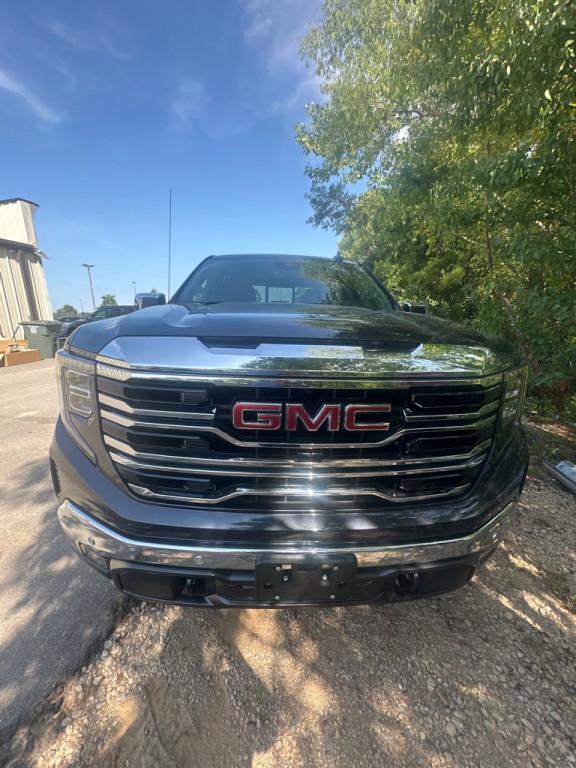2022 GMC Sierra Image 2