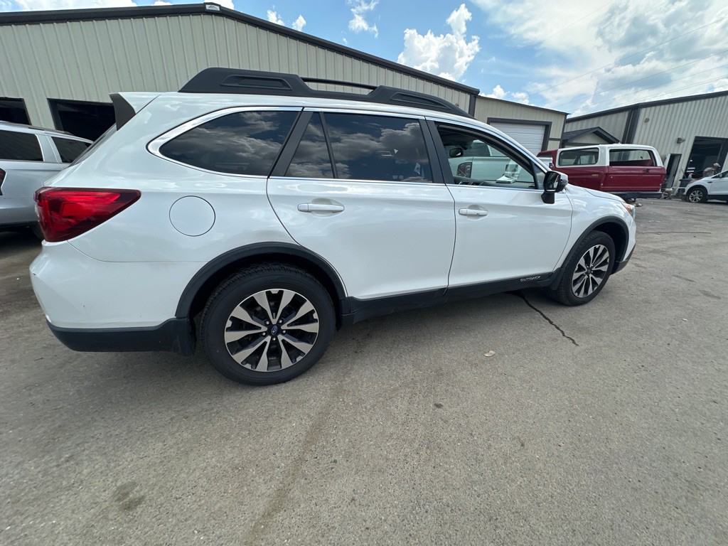 2015 Subaru Outback Image 4