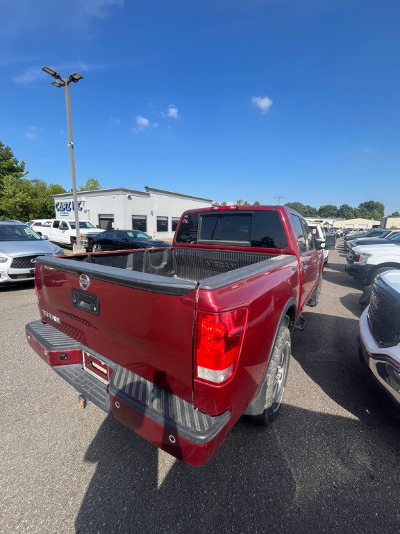2014 Nissan Titan Image 2