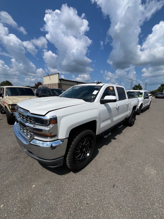 2018 Chevrolet Silverado 1500 Image 2