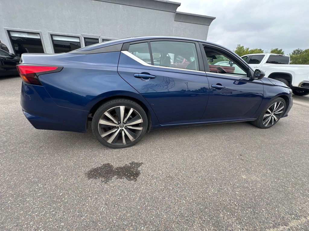 2021 Nissan Altima Image 4