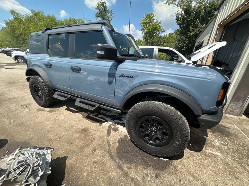2023 Ford Bronco Image 3