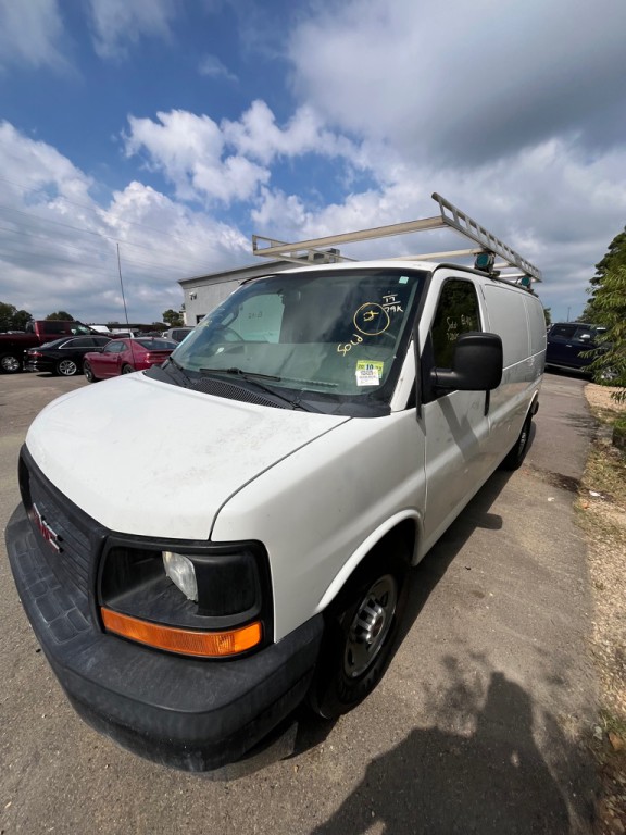 2017 GMC Savana Image 2