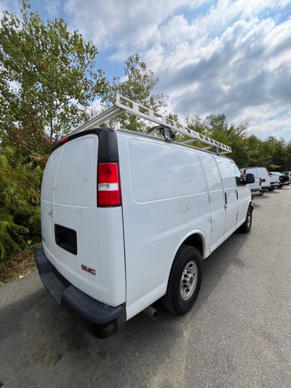 2017 GMC Savana Image 10