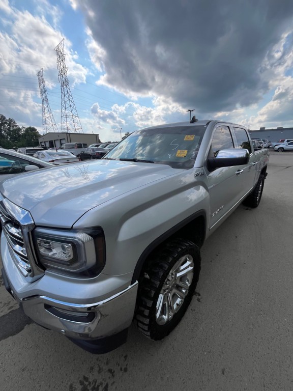 2018 GMC Sierra Image 2