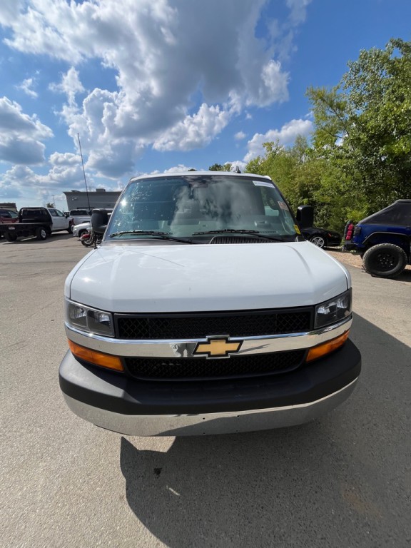 2025 Chevrolet Express Image 4